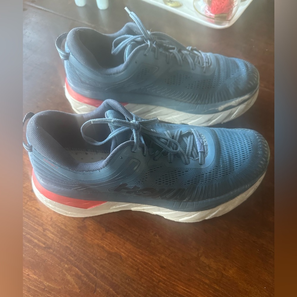 HOKA (one one). Size: 91/2